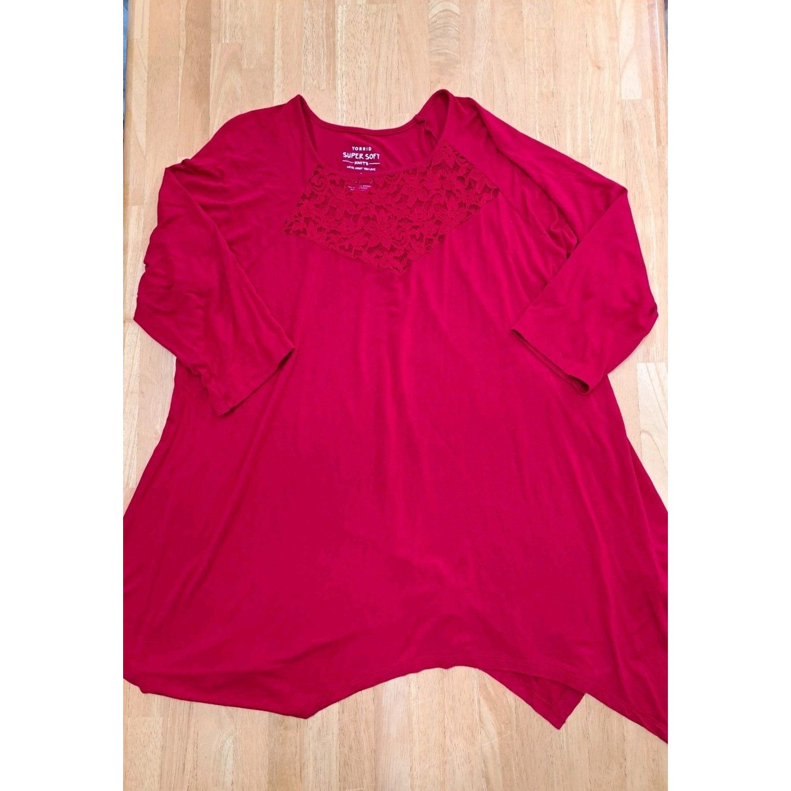 Torrid Size 2 (18/20 2x) Super Soft Red Top Tunic Asymmetrical Hem Lace Insert